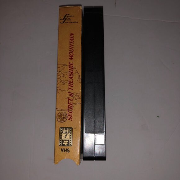 Lot of 2 VHS Movies - The Butter Cream Gang & "The Secret of Treasure Mountain" - Picture 5 of 6